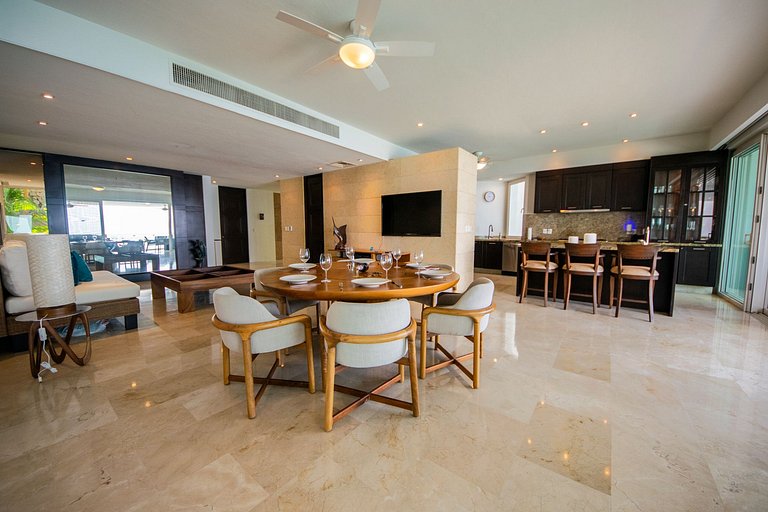 Oceanfront Escape with Los Arcos View - 3BR