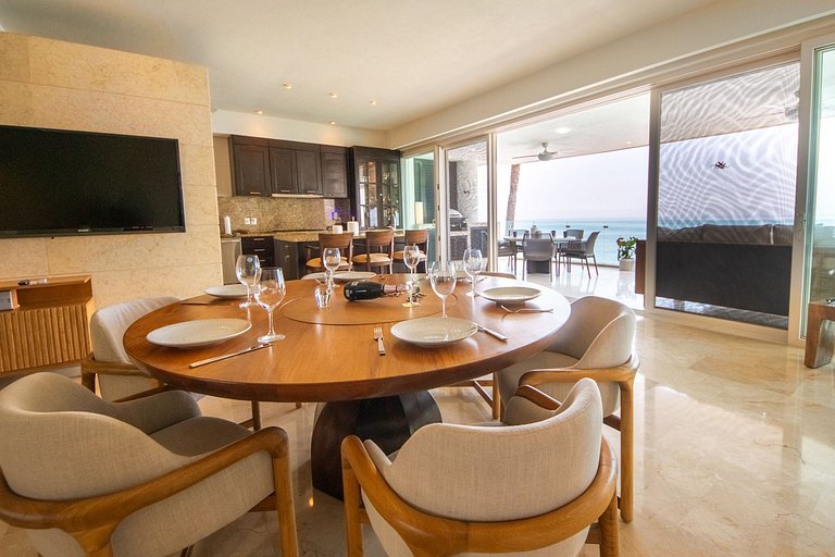 Oceanfront Escape with Los Arcos View - 3BR