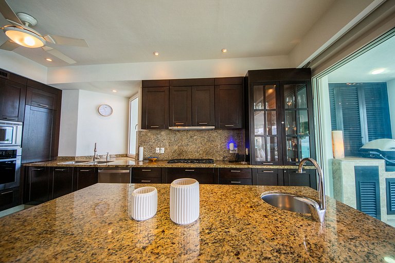 Oceanfront Escape with Los Arcos View - 3BR