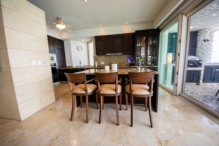 Oceanfront Escape with Los Arcos View - 3BR
