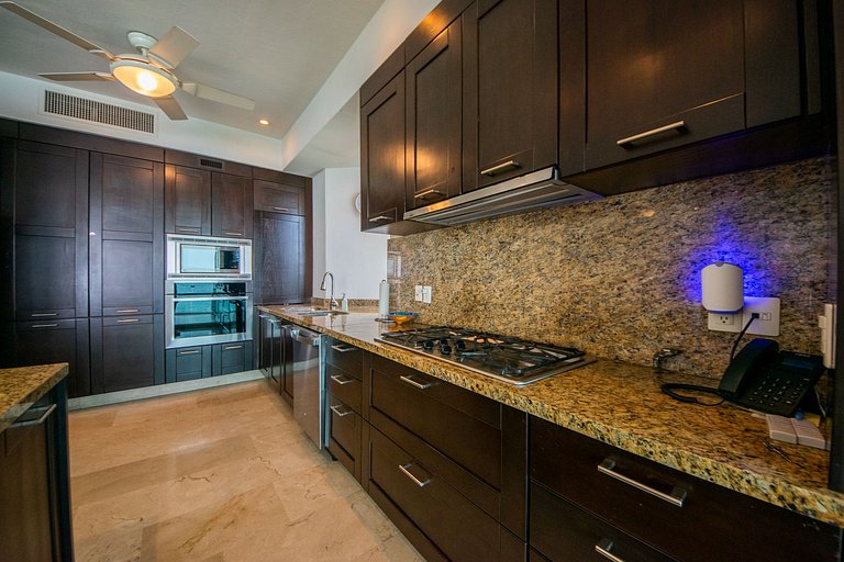 Oceanfront Escape with Los Arcos View - 3BR