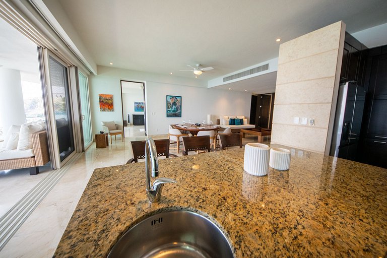 Oceanfront Escape with Los Arcos View - 3BR
