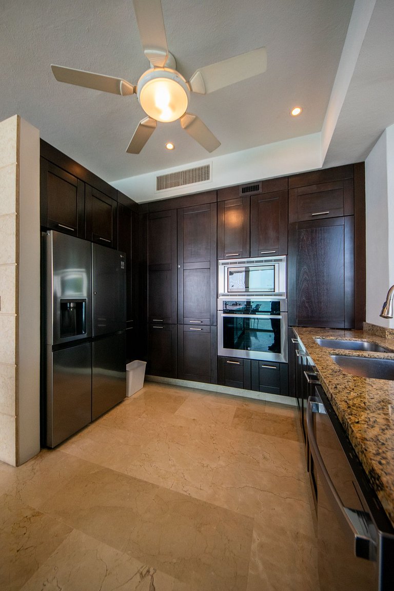 Oceanfront Escape with Los Arcos View - 3BR