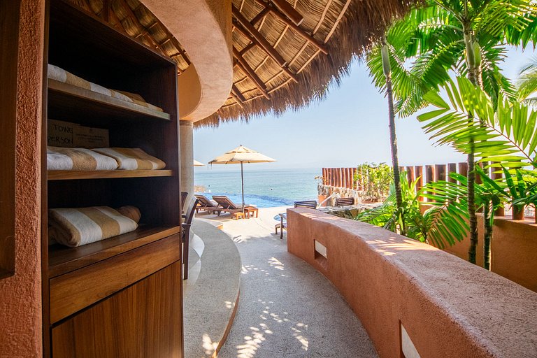 Oceanfront Escape with Los Arcos View - 3BR