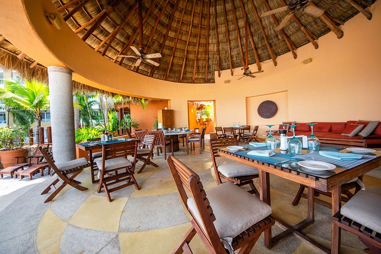Oceanfront Escape with Los Arcos View - 3BR