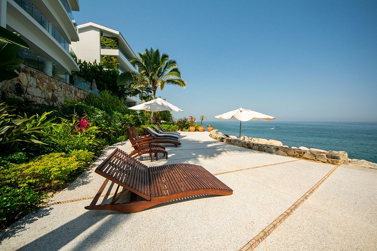 Oceanfront Escape with Los Arcos View - 3BR