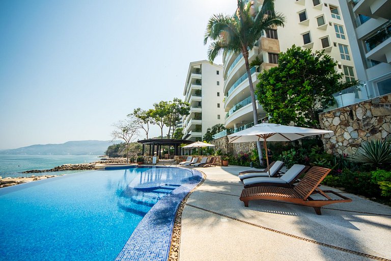 Oceanfront Escape with Los Arcos View - 3BR