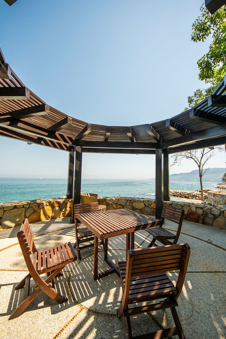 Oceanfront Escape with Los Arcos View - 3BR