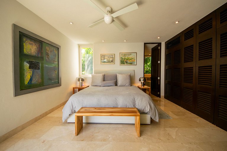 Oceanfront Escape with Los Arcos View - 3BR