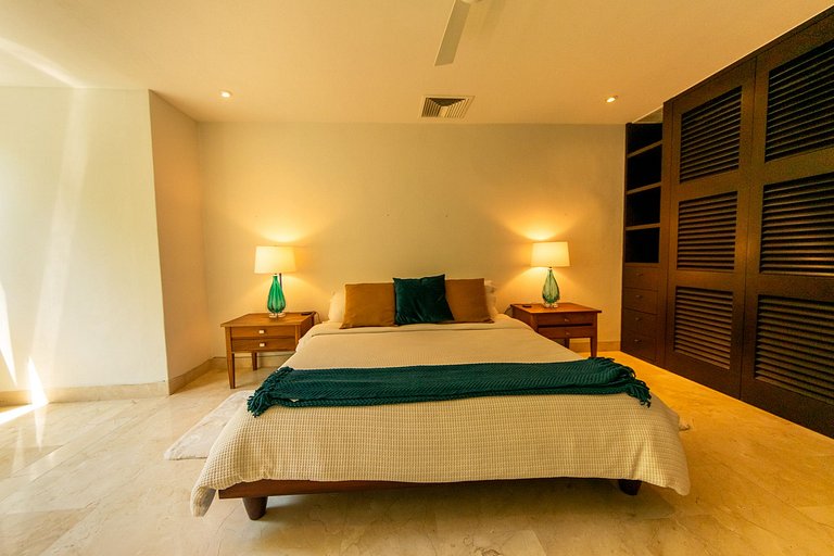 Oceanfront Escape with Los Arcos View - 3BR