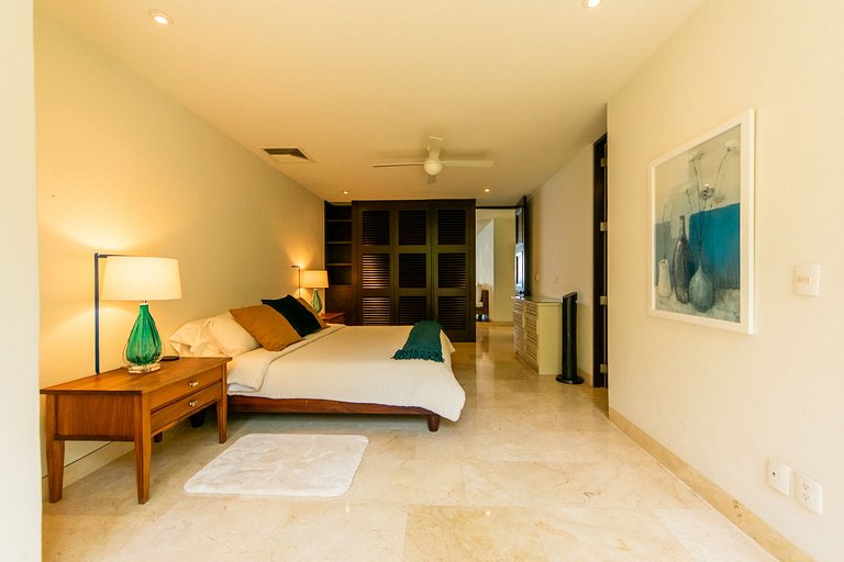 Oceanfront Escape with Los Arcos View - 3BR
