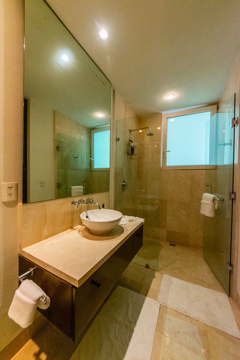 Oceanfront Escape with Los Arcos View - 3BR