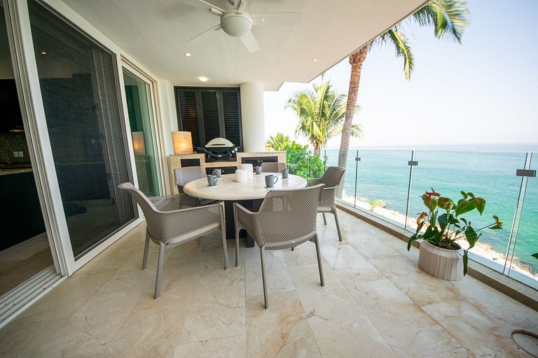 Oceanfront Escape with Los Arcos View - 3BR
