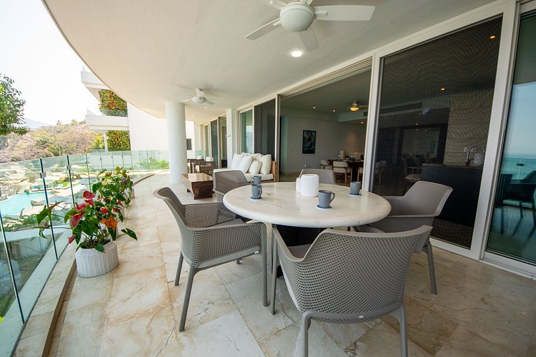 Oceanfront Escape with Los Arcos View - 3BR