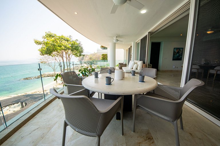 Oceanfront Escape with Los Arcos View - 3BR