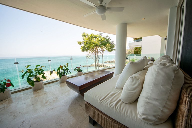 Oceanfront Escape with Los Arcos View - 3BR