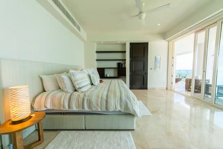 Condo Vista al Mar con Terraza, Alberca y Playa