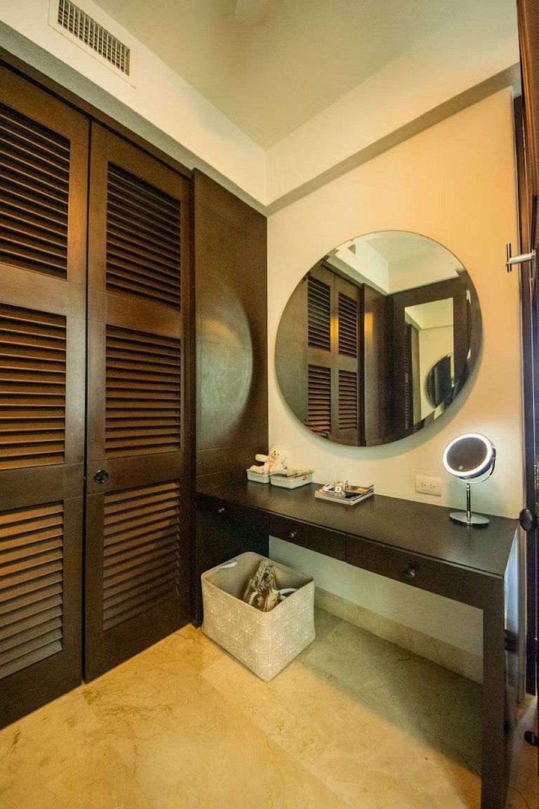 Escape to Paradise with Ocean Views & Pool Access
