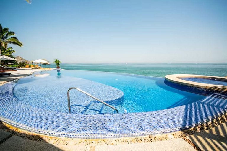 Condo Vista al Mar con Terraza, Alberca y Playa