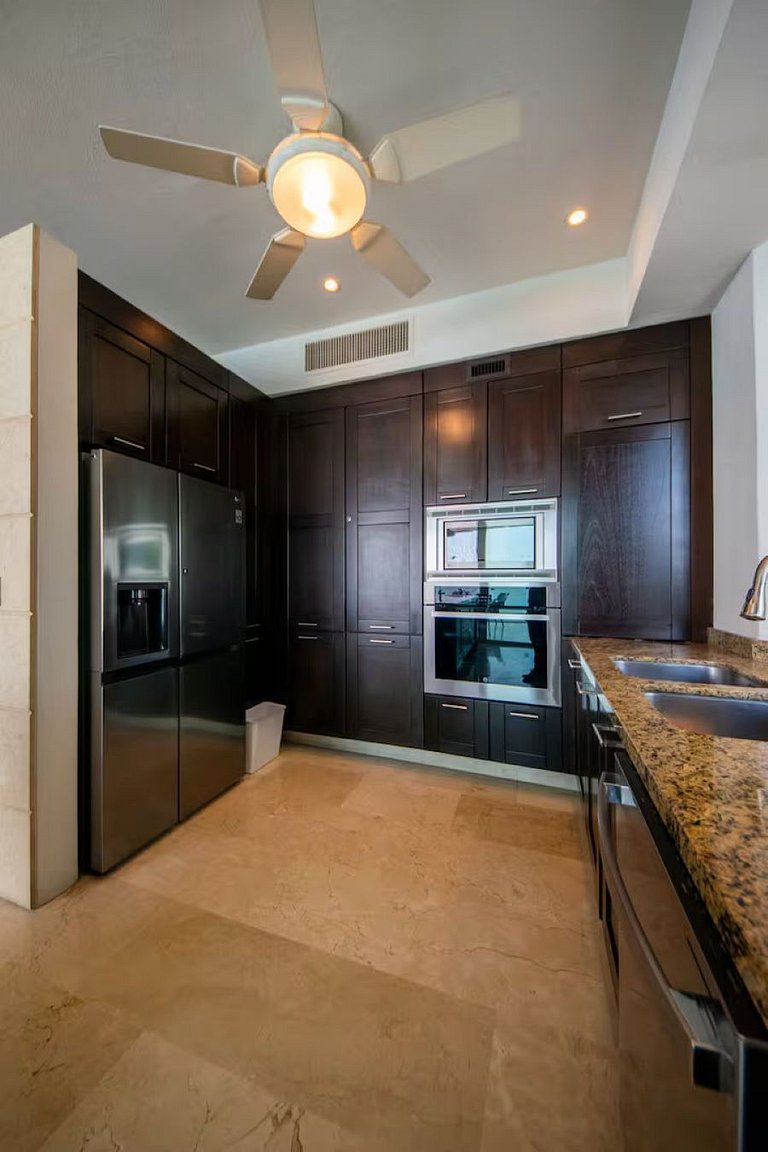Oceanview Condo with Terrace, Pool & Beach Access