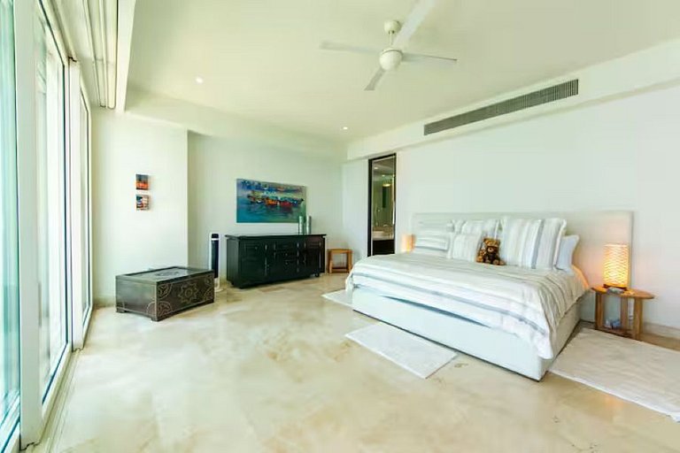 Oceanview Condo with Terrace, Pool & Beach Access