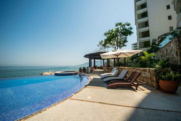 Condo Vista al Mar con Terraza, Alberca y Playa