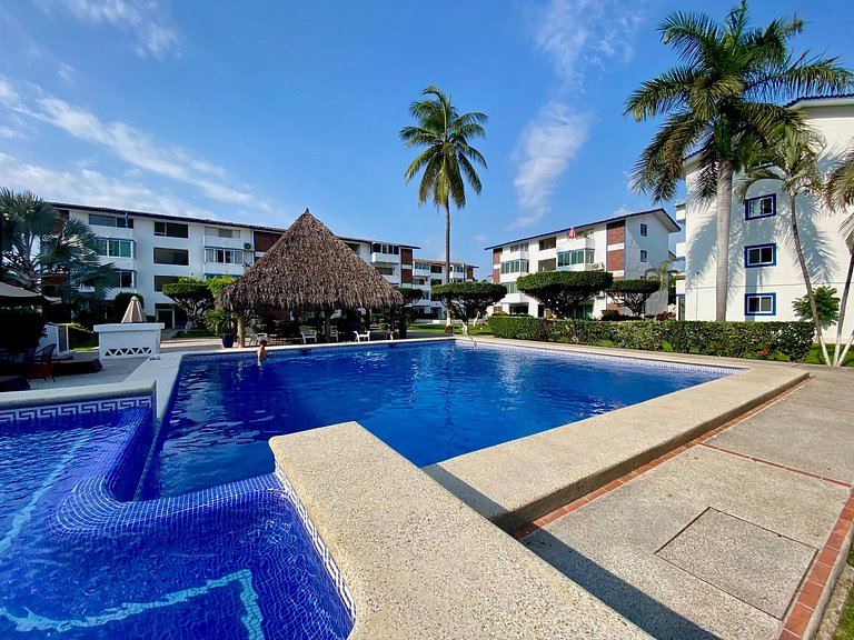 Condo con Alberca, Balcón y Asador · Zona Hotelera