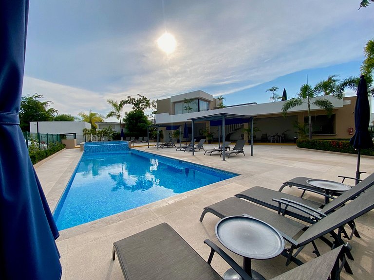 Modern Apartment w/ Pool, Gym, Near Vidanta World