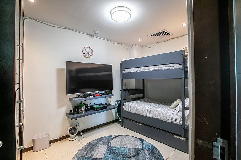 Beachfront Condo w/ Infinity Pool & Terrace Views