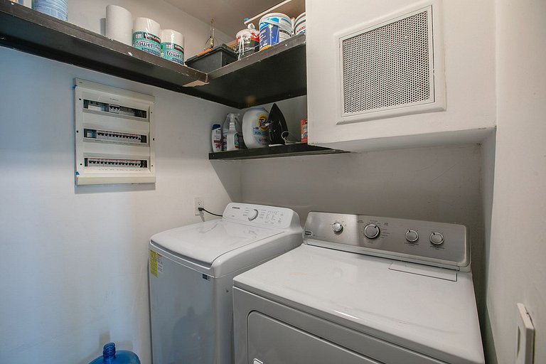 Beachfront Condo w/ Infinity Pool & Terrace Views