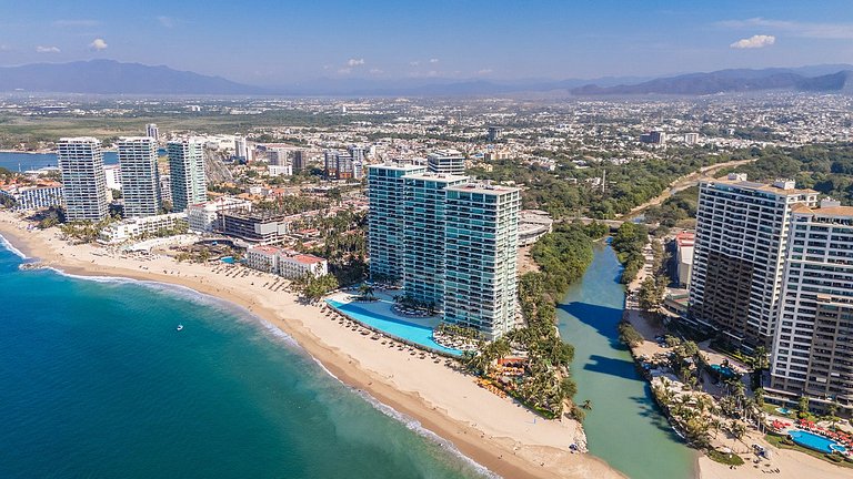 Condo Frente al Mar · Terraza, Alberca y Playa