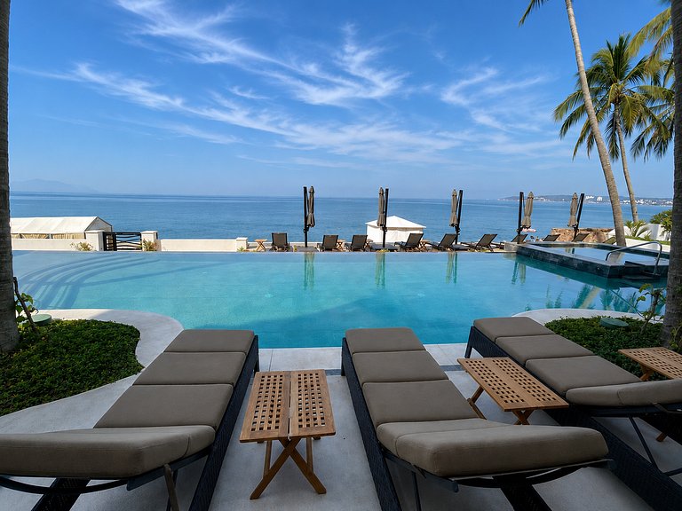 Oceanfront Condo with Pool, Gym & Beach Access