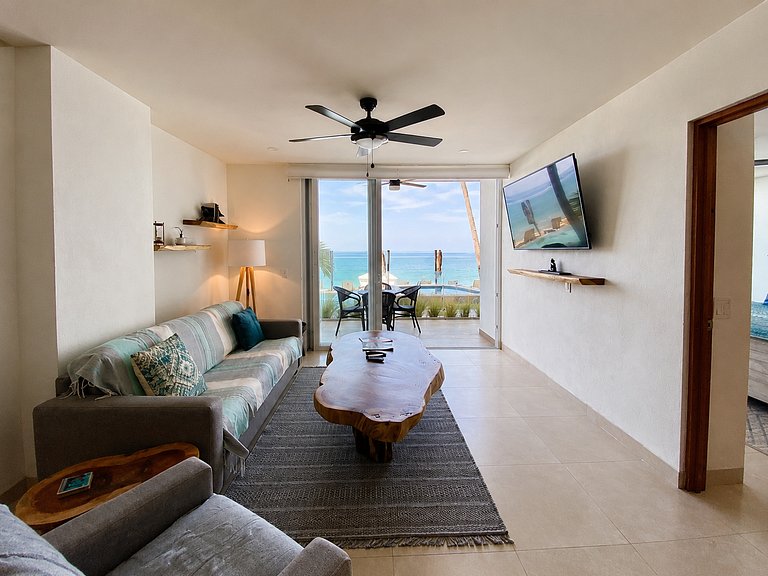 Oceanfront Condo with Pool, Gym & Beach Access
